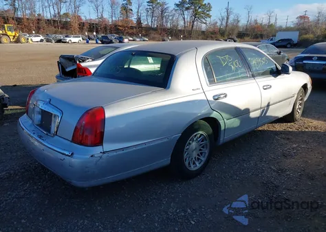 1999 Lincoln Town Car Signature z USA, uszkodzony, nr VIN 1LNFM82W2XY601285